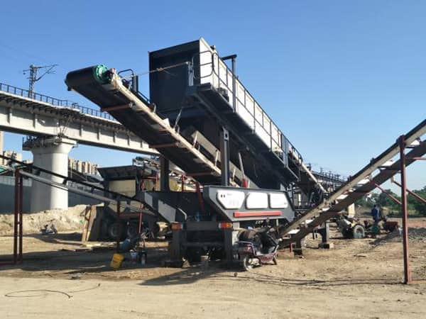 移動式建筑垃圾粉碎機(jī)多少錢？出來的沙子能用嗎？